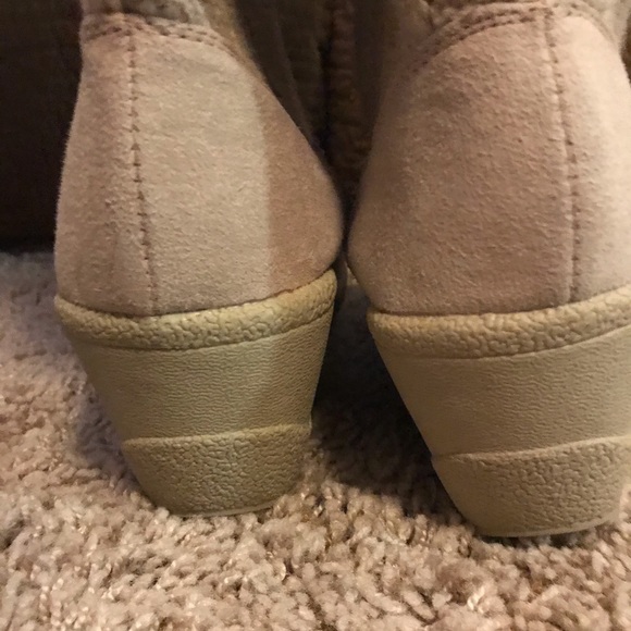 Faded Glory Cream Wedge Sweater Boots Size 8 VGC - Picture 5 of 7
